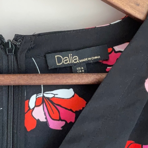 Dalia Floral Long Sleeve Romper Size 4 - Picture 5 of 6